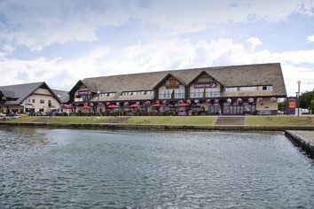 Premier Inn Milton Keynes East (Willen Lake) Hotel