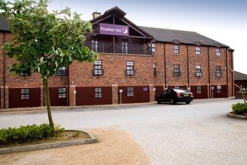 Premier Inn Milton Keynes South West (Furzton Lake) Hotel